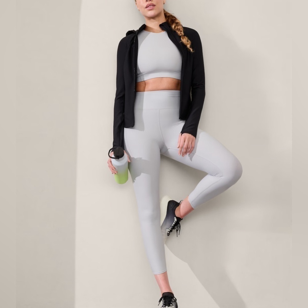 PACESETTER ULTRA HIGH RISE 7/8 LEGGING fabric with a no-slip construction.